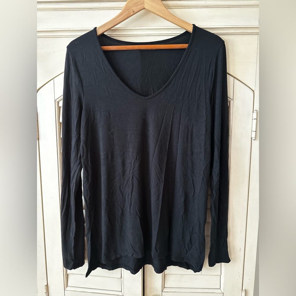ABERCROMBIE LONG SLEEVE V-NECK
